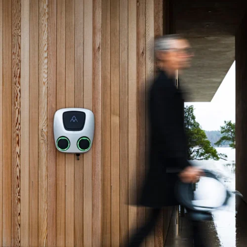 Charge Amps Aura | 2 x 22 kW | Type 2 | sähköauton latausasema